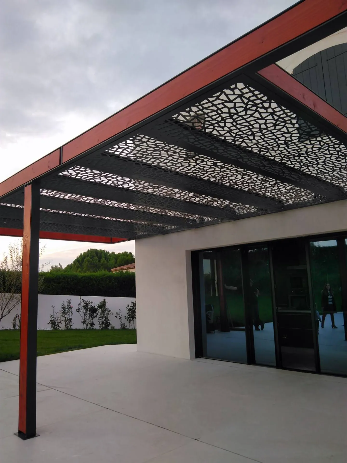 Thermolaquage d'une Pergola IPN / Bois rouge réalisé par GIANI Olivier