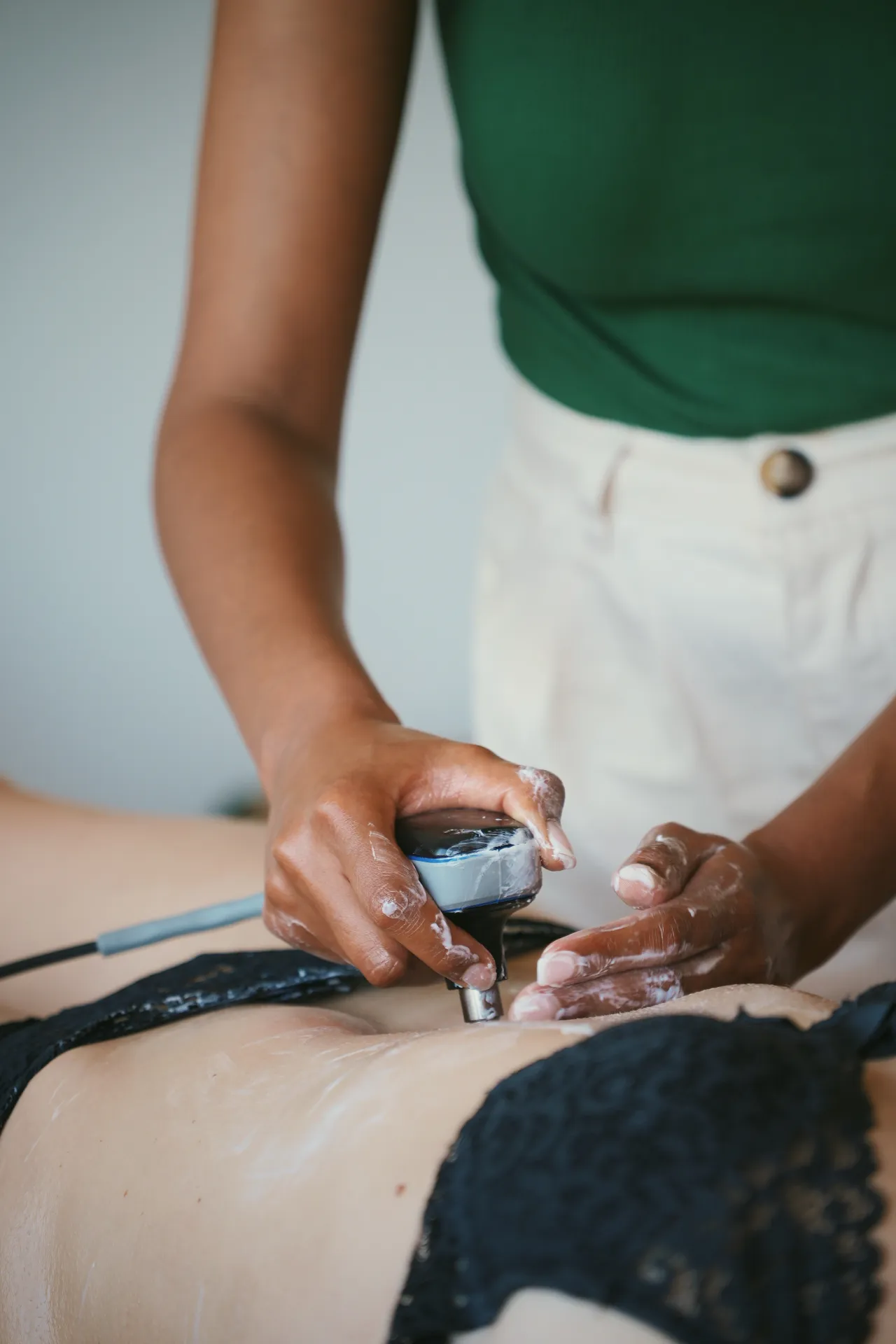 Soins corps INDIBA – Remodelage et bien-être chez Mage Studio Toulouse