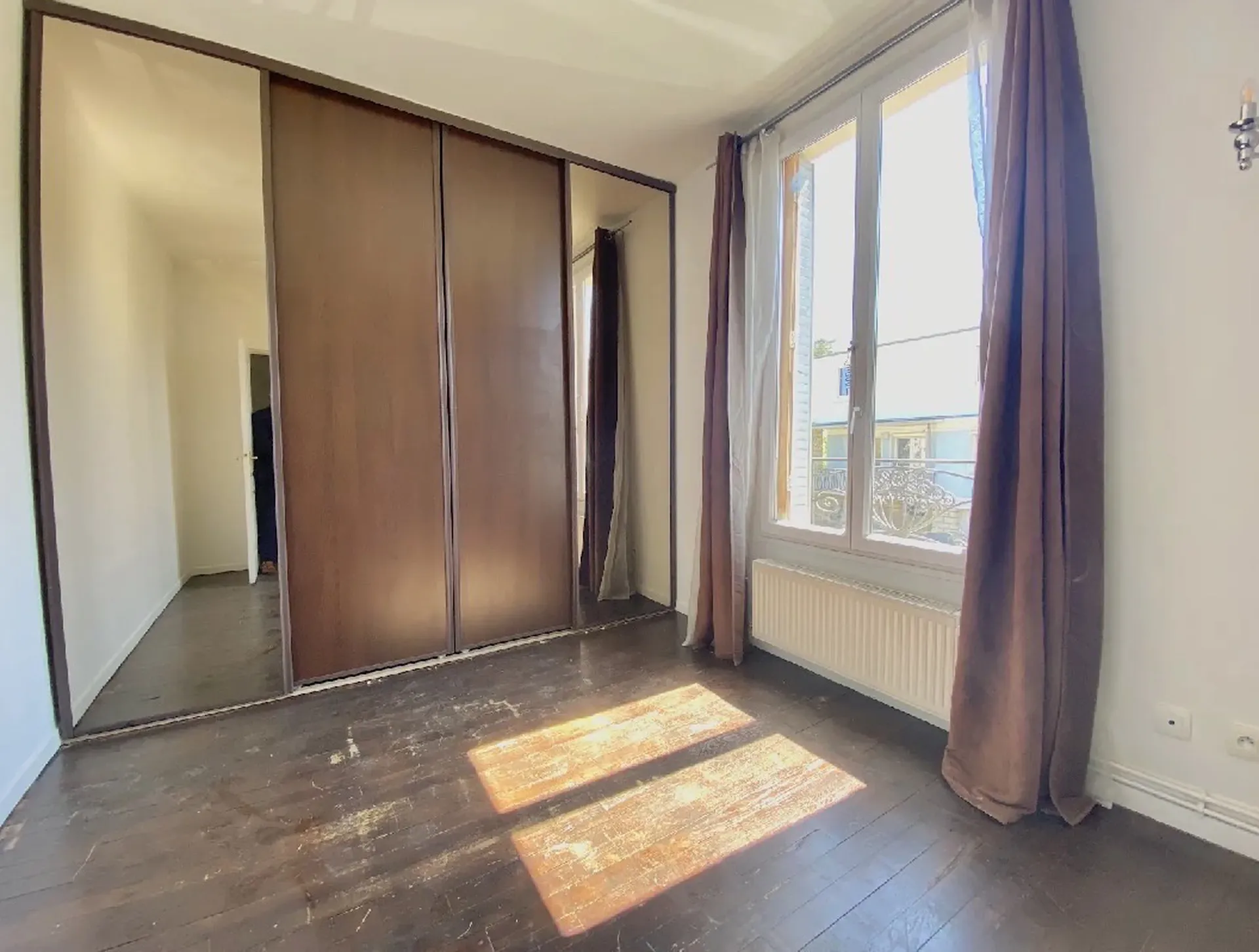 En exclusivité maison à vendre à Nanterre, charmante maison des années 1930 de 170 m2 avec 5 chambres, jardin, garage et toit terrasse