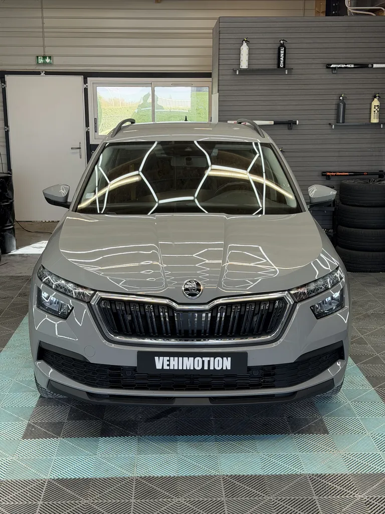 SKODA KAMIQ / CAR PLAY/ BOITE AUTO/ GRIS CRAIE / CAMERA DE RECUL / YOUNG EDITION