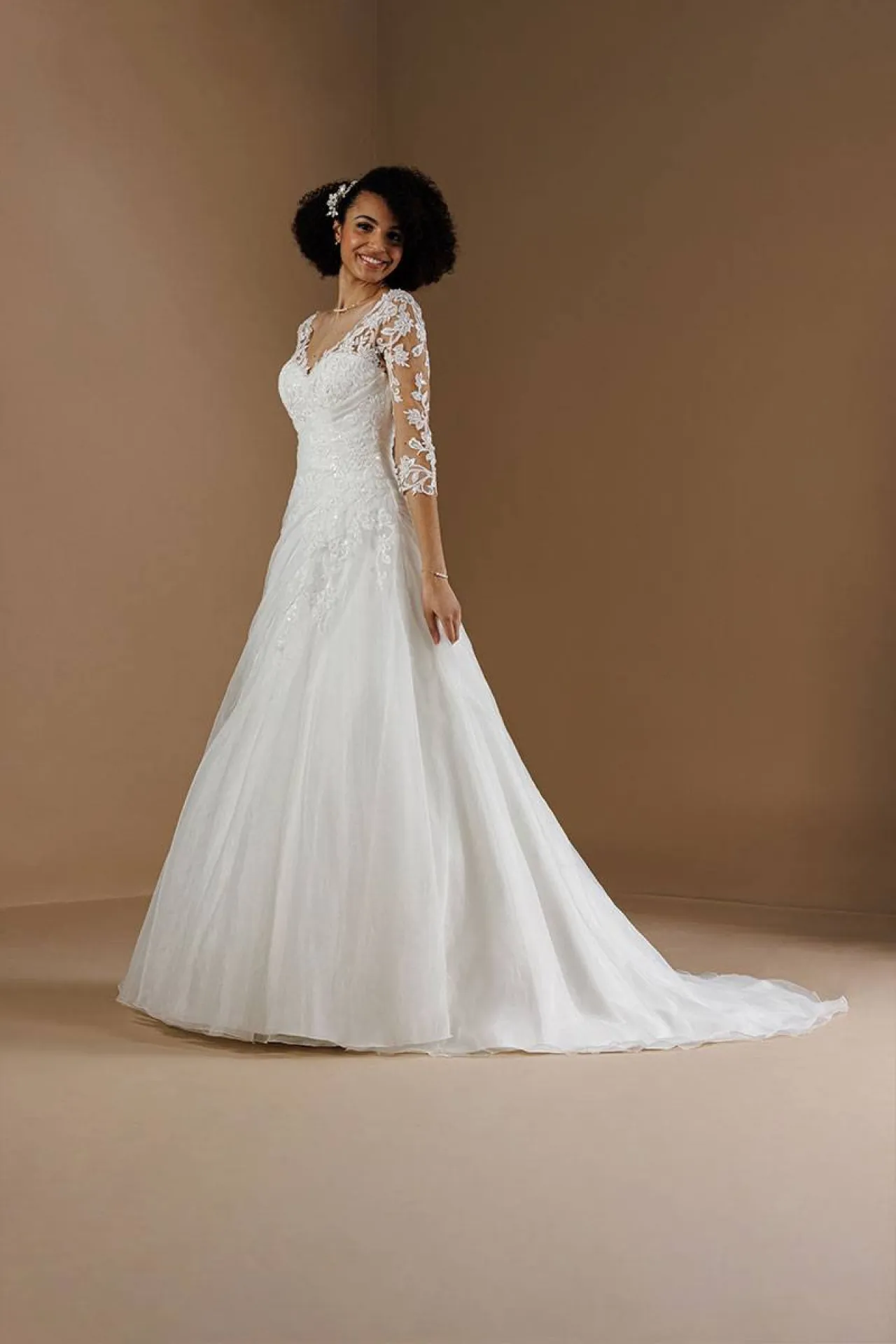 Robe de mariée bohème en dentelle sur Marseille proche du var  