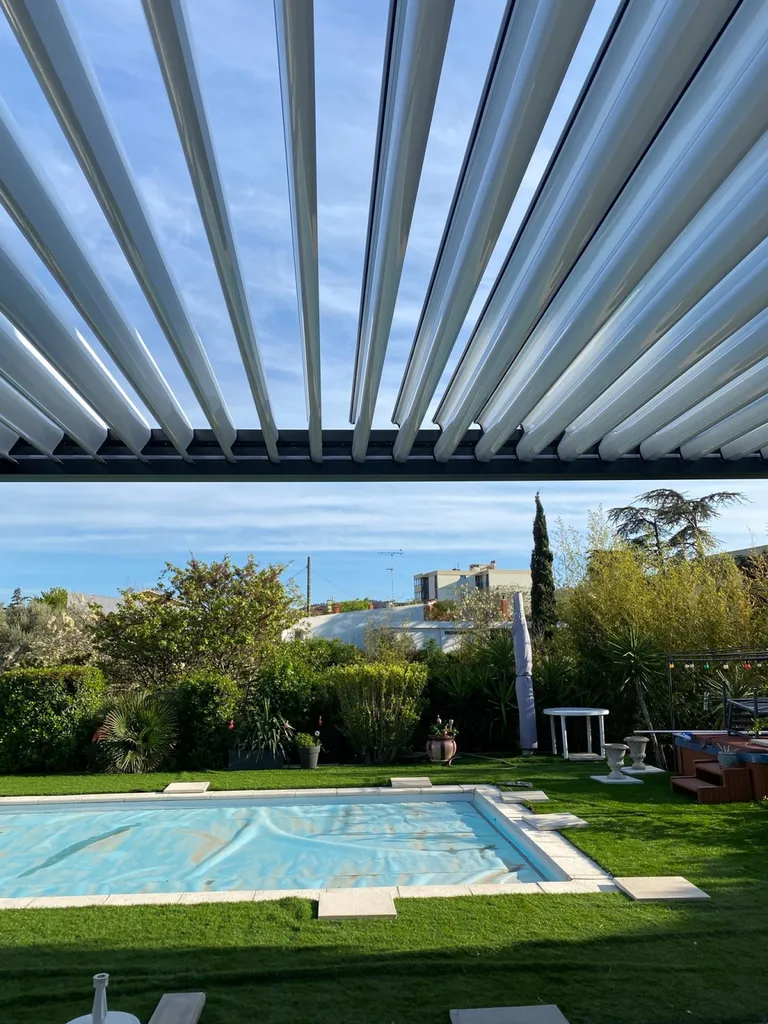 Pergola bioclimatique sur Martigues