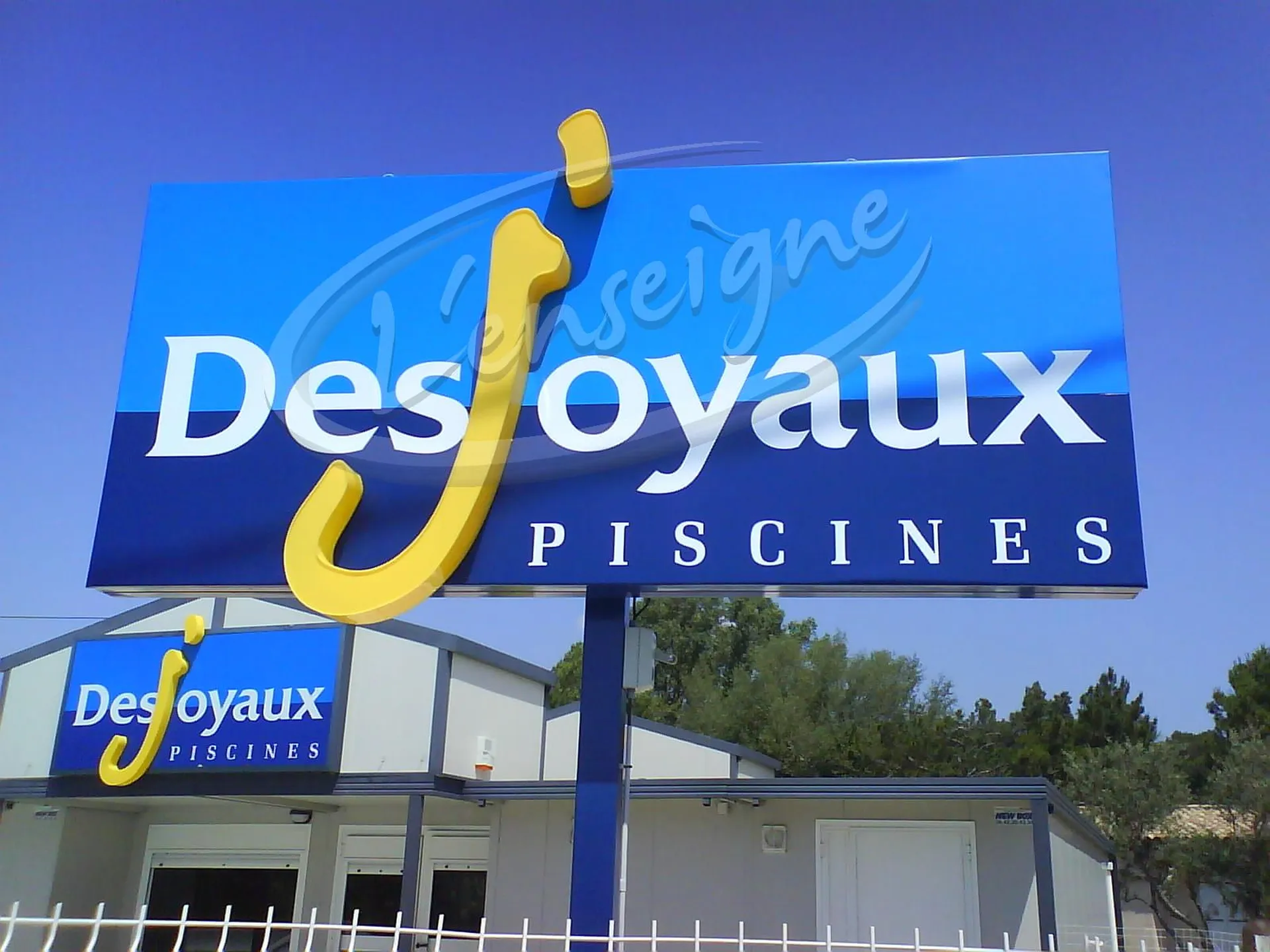 Panneau signalisation sur pied plan de campagne