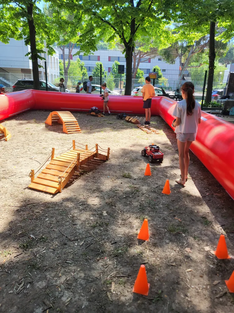 Garçons et filles de plus de 10 ans pour effectuer le parcours