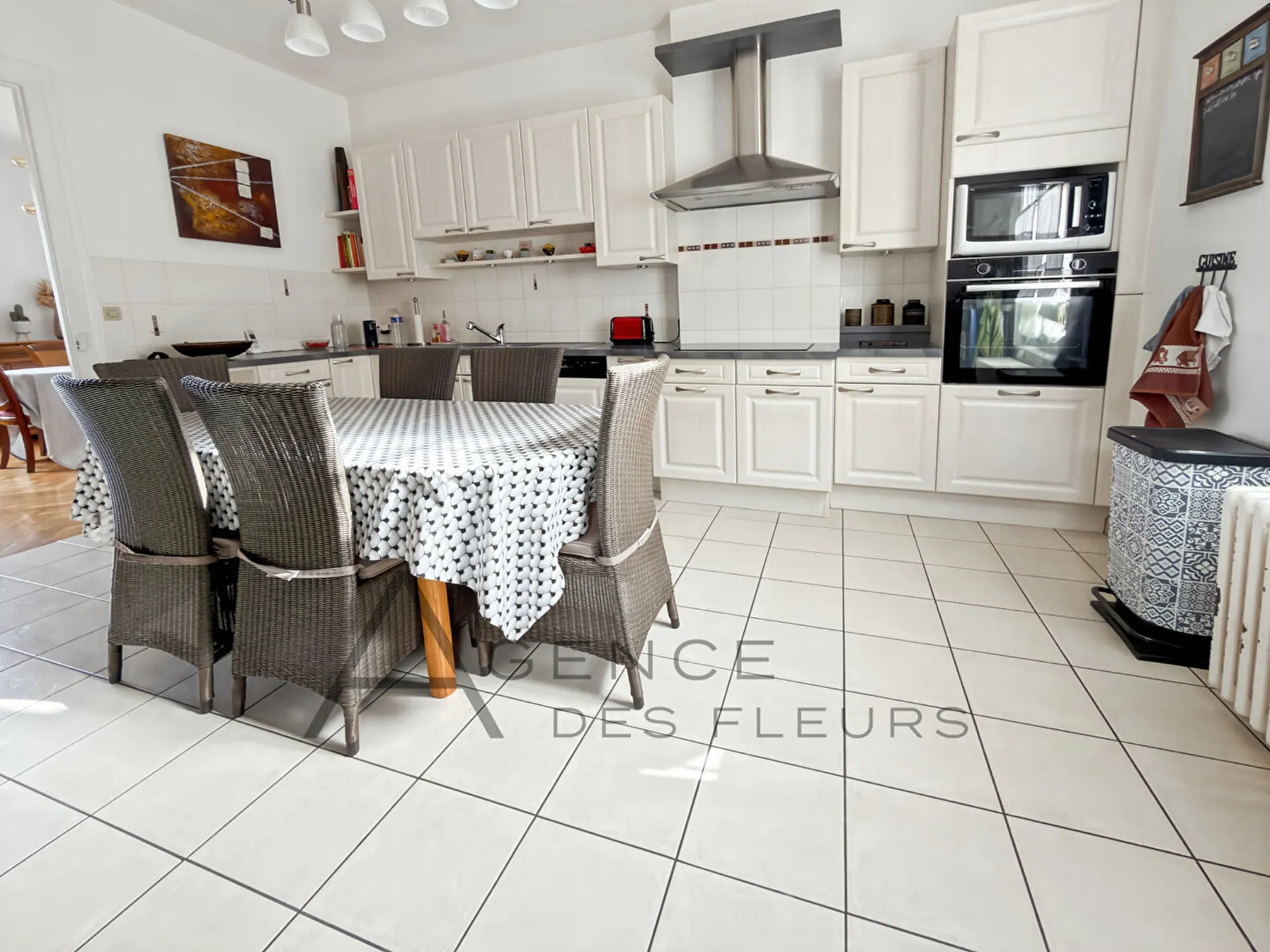 A vendre maison familiale de 131 m² édifiée sur 3425 m² de terrain commune de ELBEUF 76500