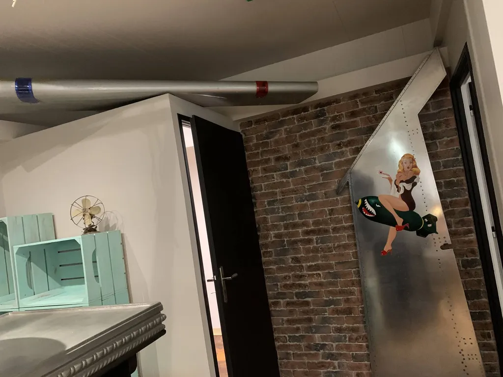 TRANSFORMATION D'UN GLACIER PROCHE DE TOULON EN BAR A VIN