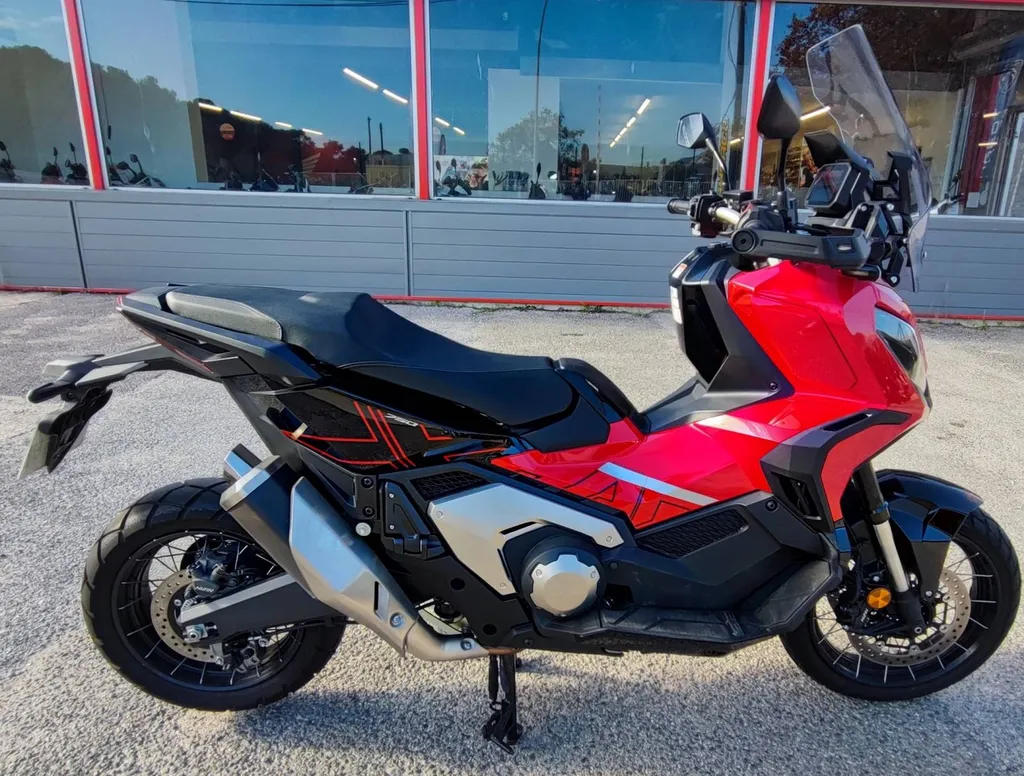 HONDA X-ADV 750 DU 01/2024 AVEC 450 KM.