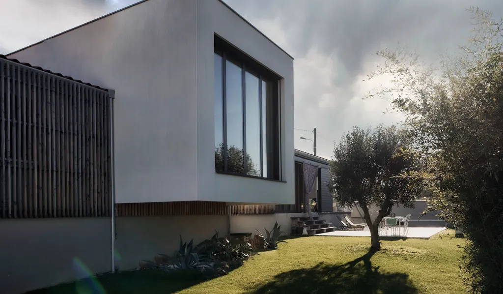 Construire une villa contemporaine RE2020 avec toiture terrasse et PAC gainable à Grisolles (82), près de canal