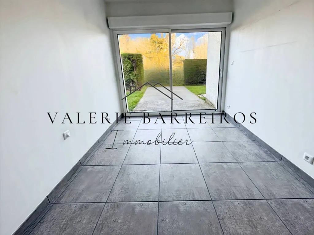 A vendre pavillon individuel de 110 m² édifié sur un terrain de 614 m² sur la commune de LA SAUSSAYE 27370