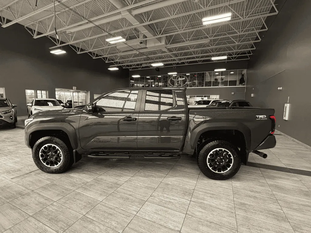 Toyota Tacoma TRD Off Road Premium Hybrid 2026 vue latérale disponible en France