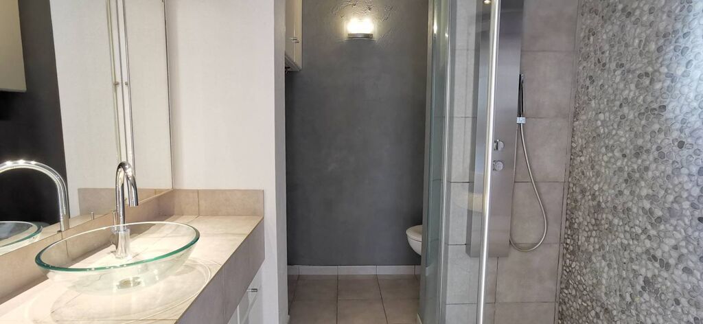 Appartement T2 Cassis  ouvrant sur terrasse vue mer dans résidence de standing avec piscine