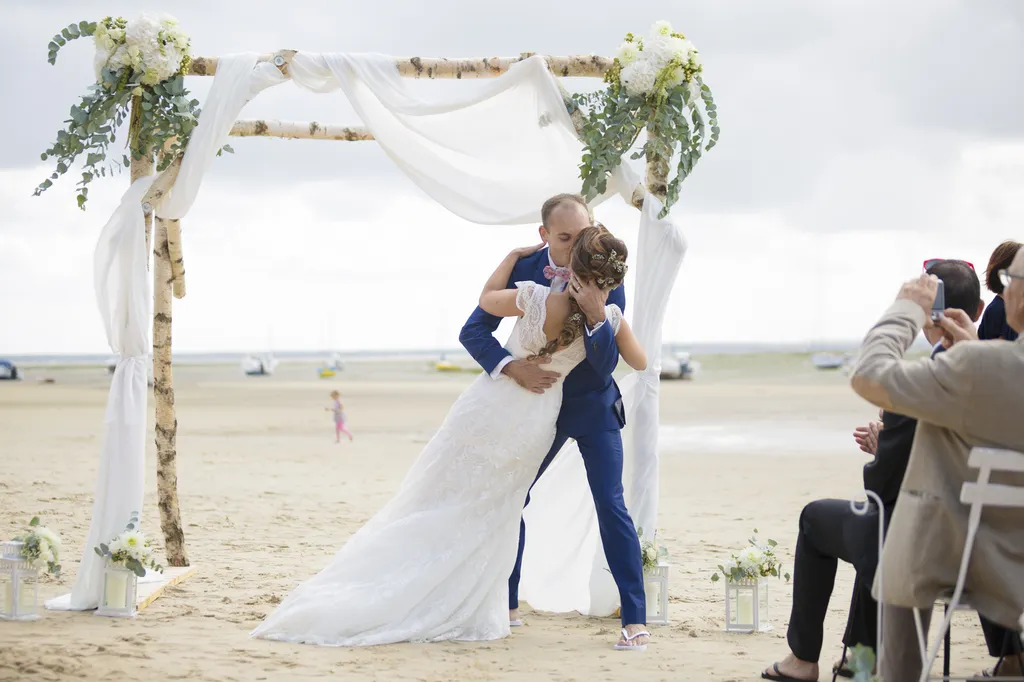 Agence d'organisation de mariages et cérémonie laïque sur la plage au bord de l'eau au Bassin d'Arcachon et sur Bordeaux