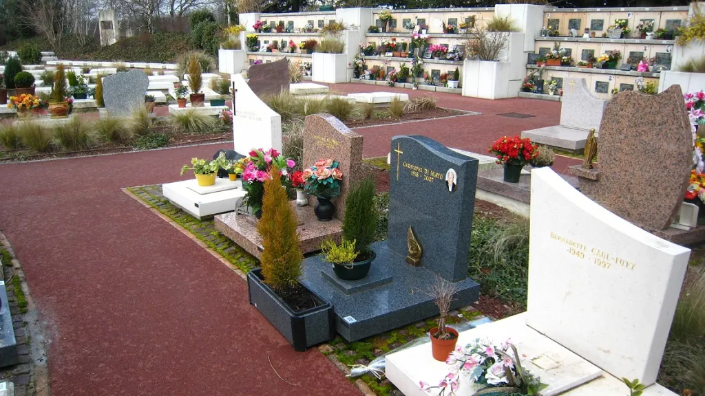 Cavurne et Case de columbarium pour inhumation d'une urne