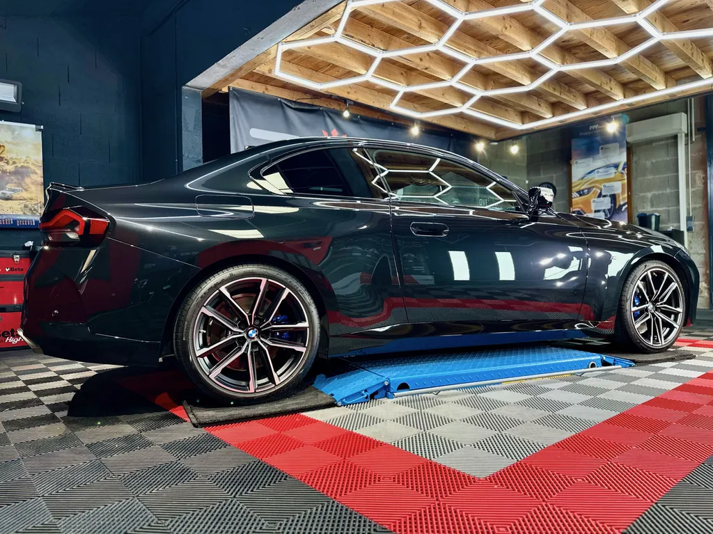 Detailing polissage protection carrosserie spécialiste BMW série 2 Brignais