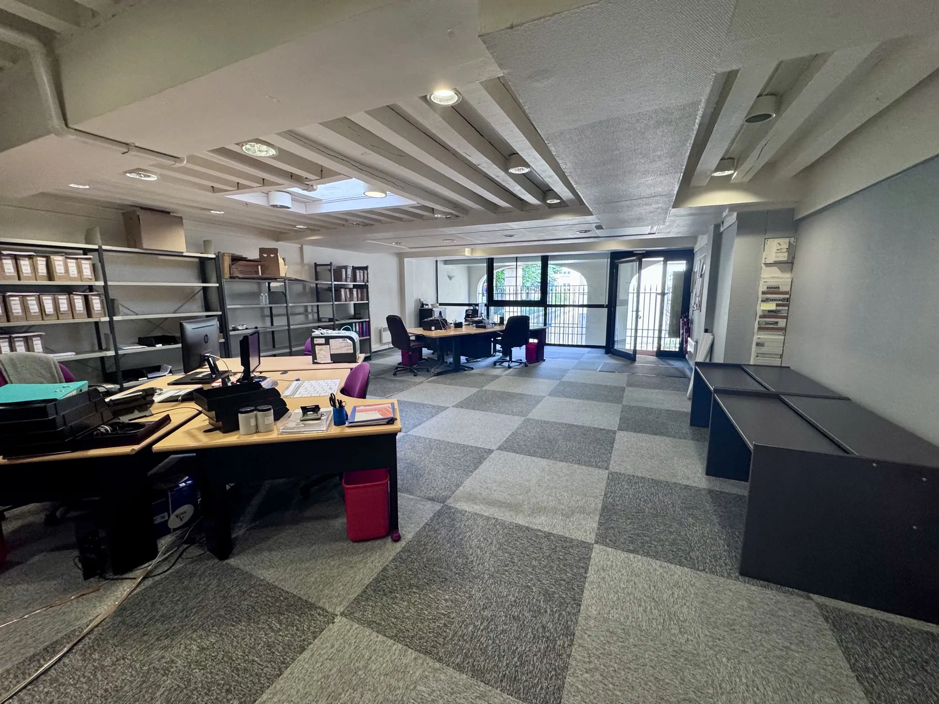 Local commercial 3 pièces 160 m² · à Saint-Germain-en-Laye · 160 m² · 630 000 €
