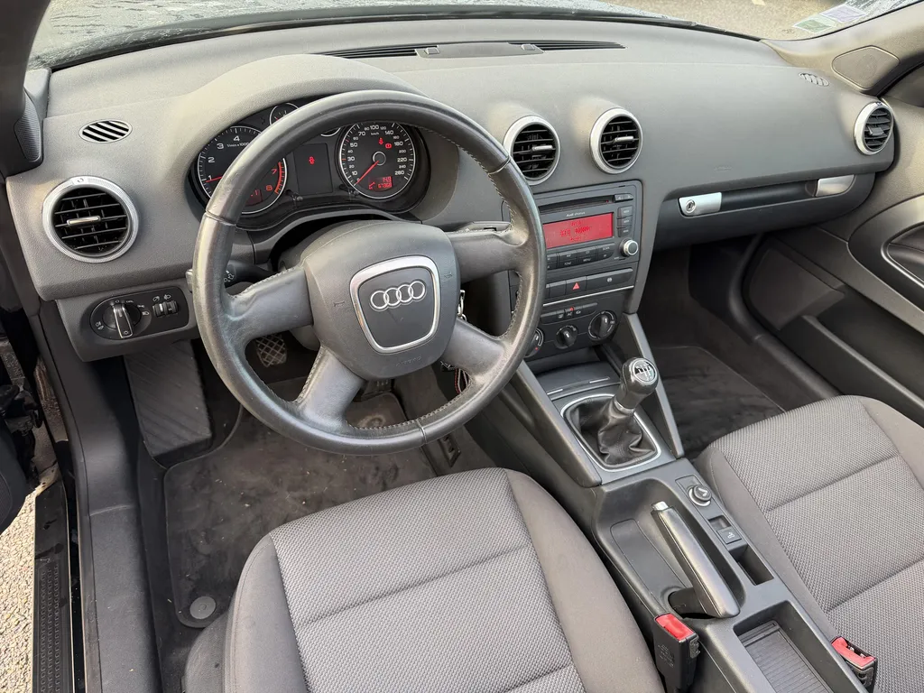 Audi A3 Cabriolet occasion à La Frénaye : voiture essence révisée proche du Havre, de Rouen et d'Yvetot.