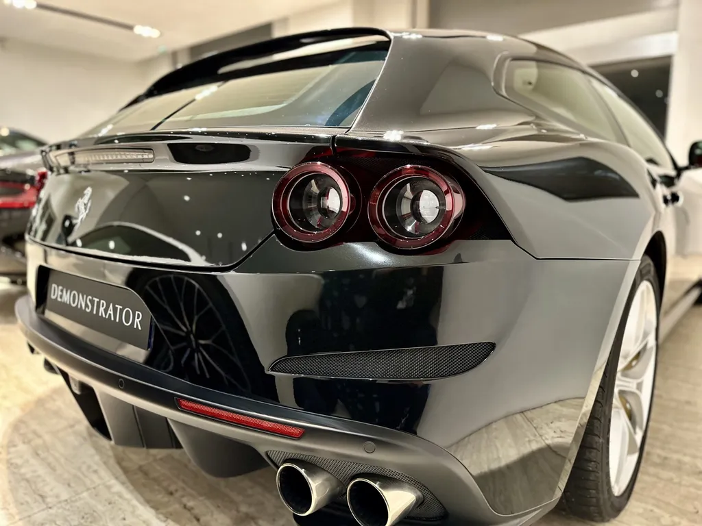 spécialiste du DETAILING sur Lyon de la protection PPF et du traitement céramique sur Ferrari 