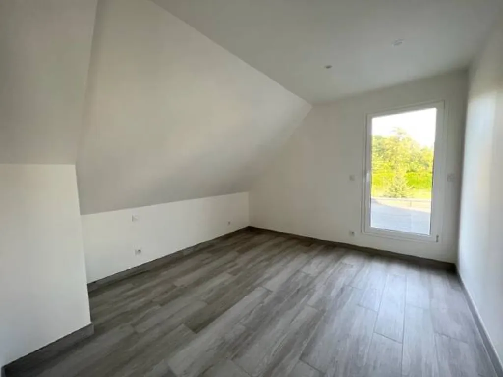 A saisir maison neuve de 170 m² habitables édifiée sur 680 m² de terrain sur la commune des DAMPS 27340