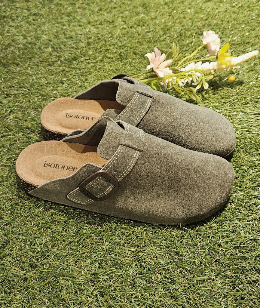 Sabots/mules ISOTONER kaki disponible chez Evasion à Eu