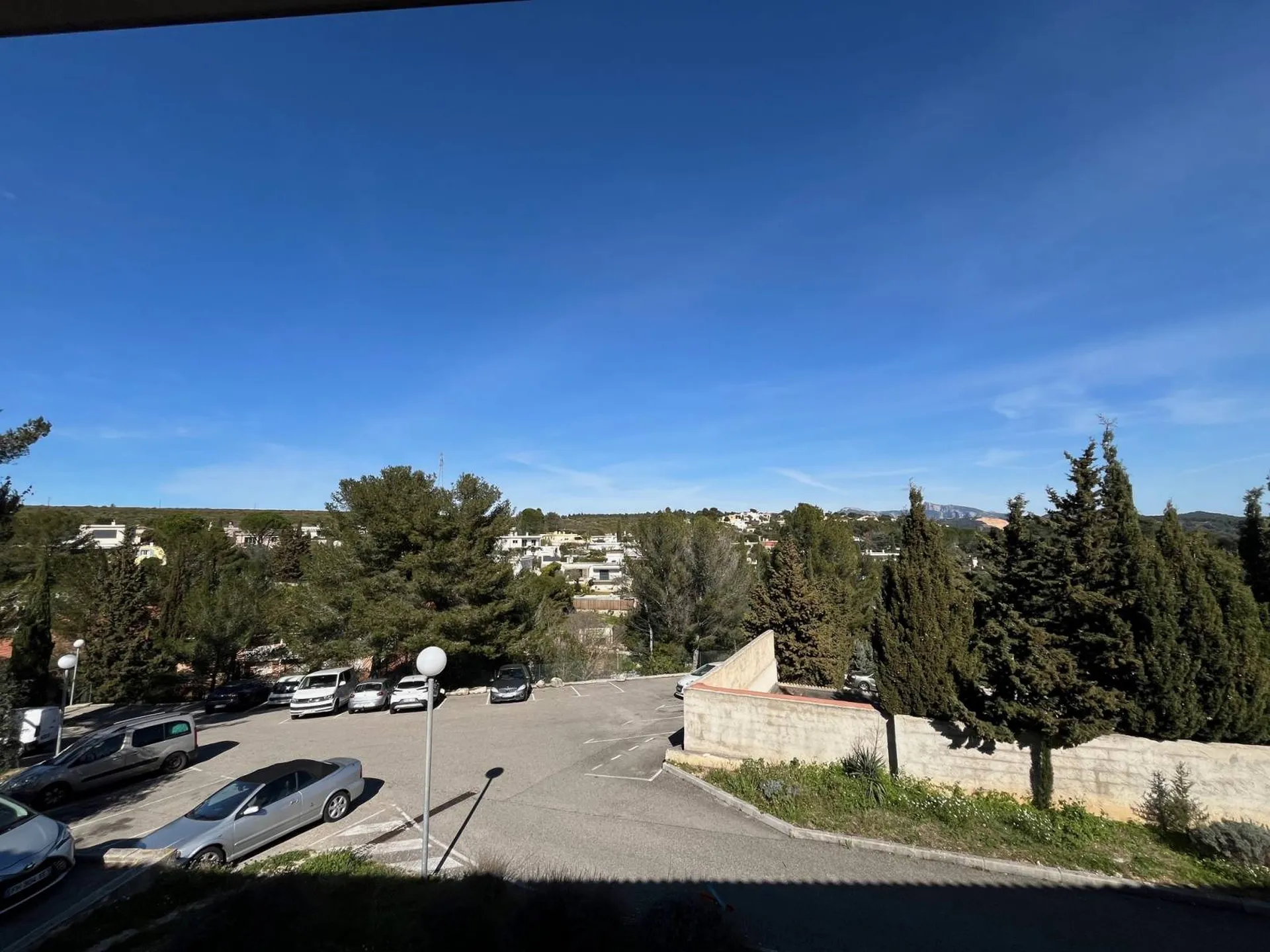 Carnoux vente appartement avec piscine dans résidence fermée