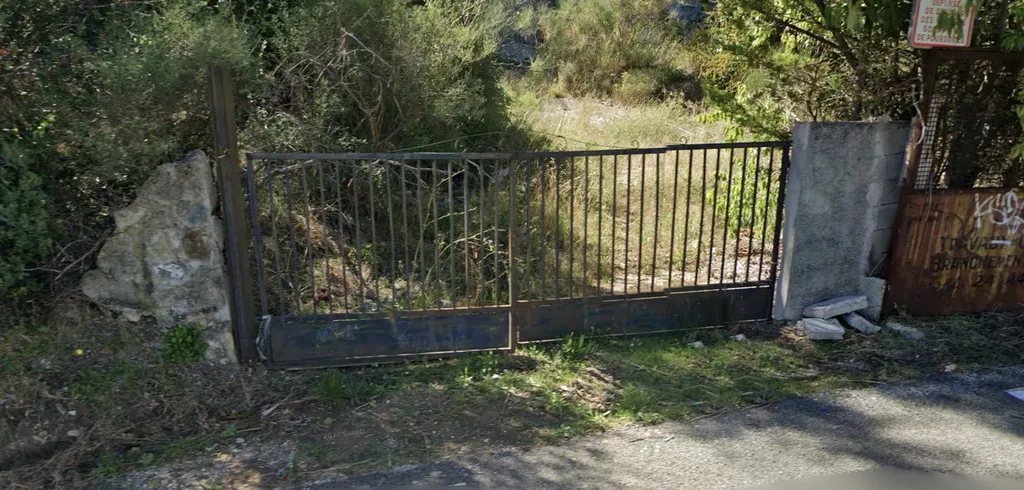 Pose d’un portail en fer thermolaqué sur les hauteurs de Toulon pour une sécurité maximale 