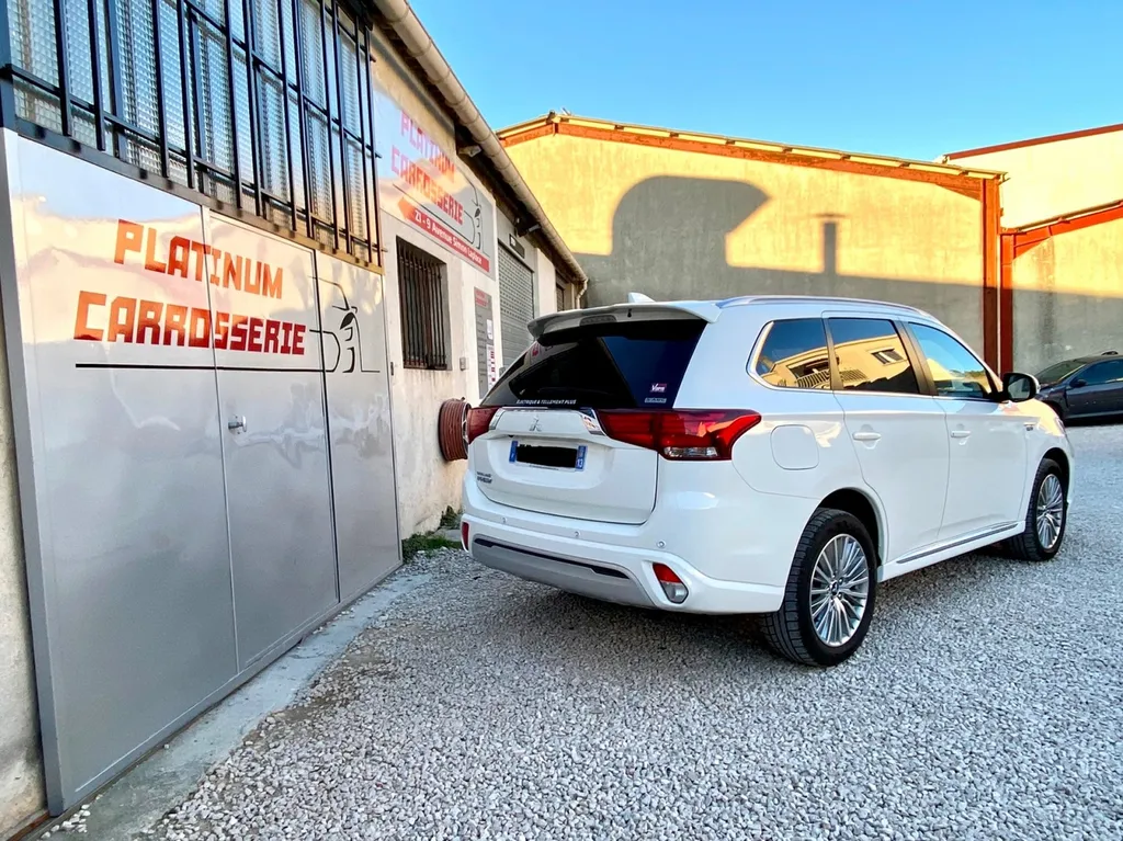 Réparation de la carrosserie bas de caisse et pare choc sur Mitsubishi Outlander avec Franchise offerte à Cassis
