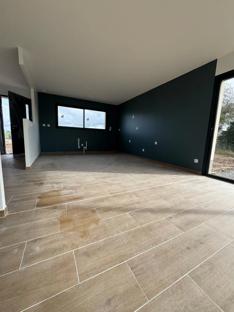 Peinture, enduit maison neuve finition veloutée avec murs de décoration près du Neubourg