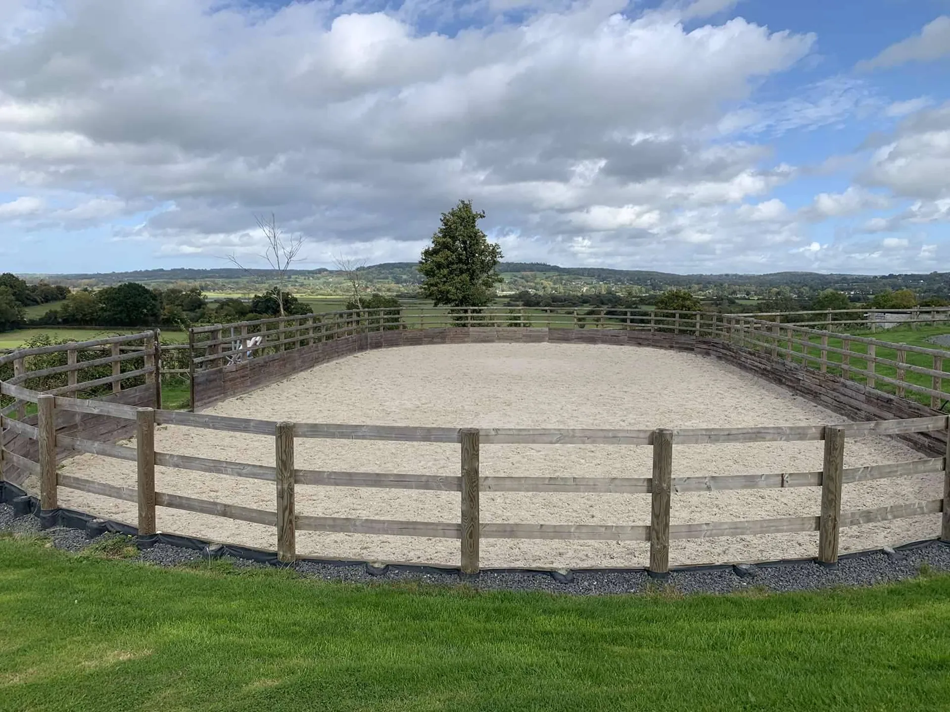 A visiter: haras d'élevage et d'entrainement de chevaux de selles