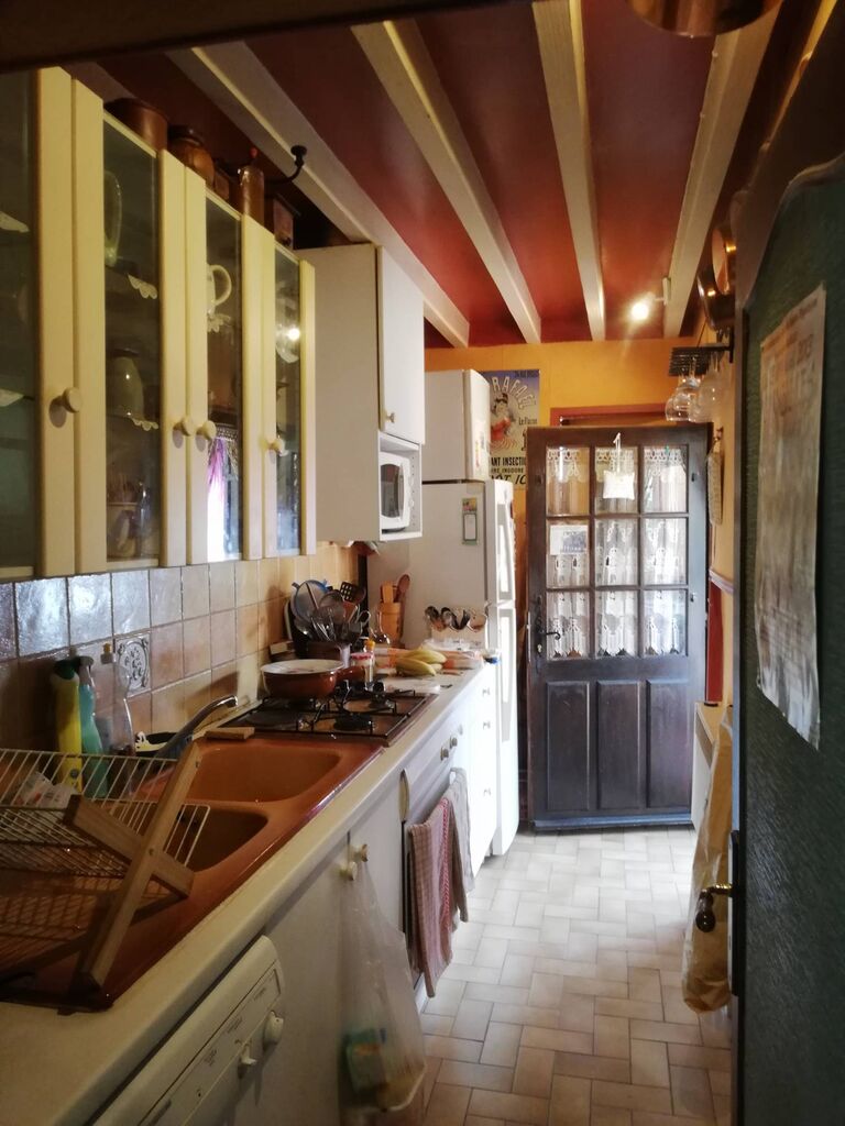 A acquérir, Charmante Maison Normande au cœur d'un village et pourvue d'un beau jardin planté de 895 m², en Normandie.