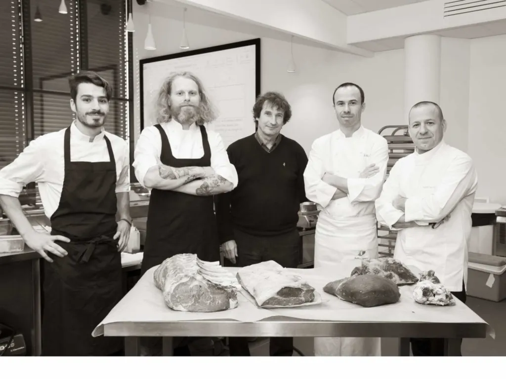 reportage photographique culinaire à Lyon photo de chefs lors d'un think tank gourmand chez Brake FranceMarc Esquerré, rédacteur en chef des guides Gault Millau, Marc de Passorio, Christophe Hay, Nicolas Pourcheresse et Adrien Ferrand 