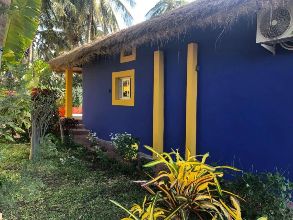 Façade en peinture fine ref : bleu majorelle TERRE DU MONDE