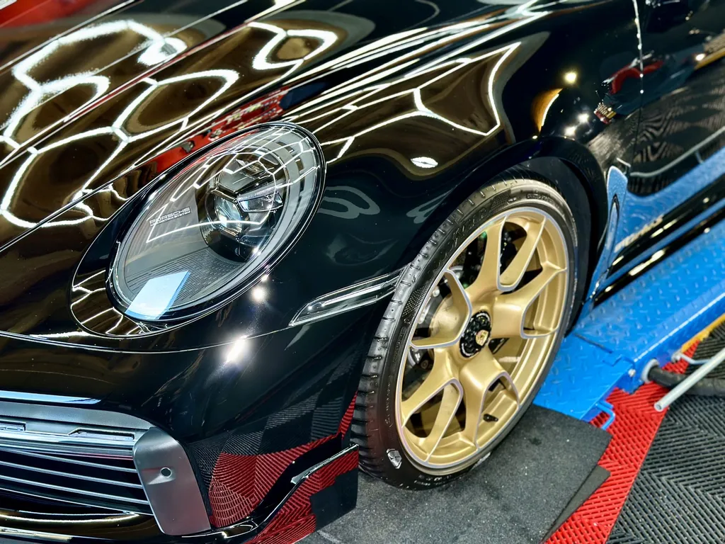 protection PPF automobile Lyon traitement céramique carosserie Porsche 992 Turbo S cabriolet 