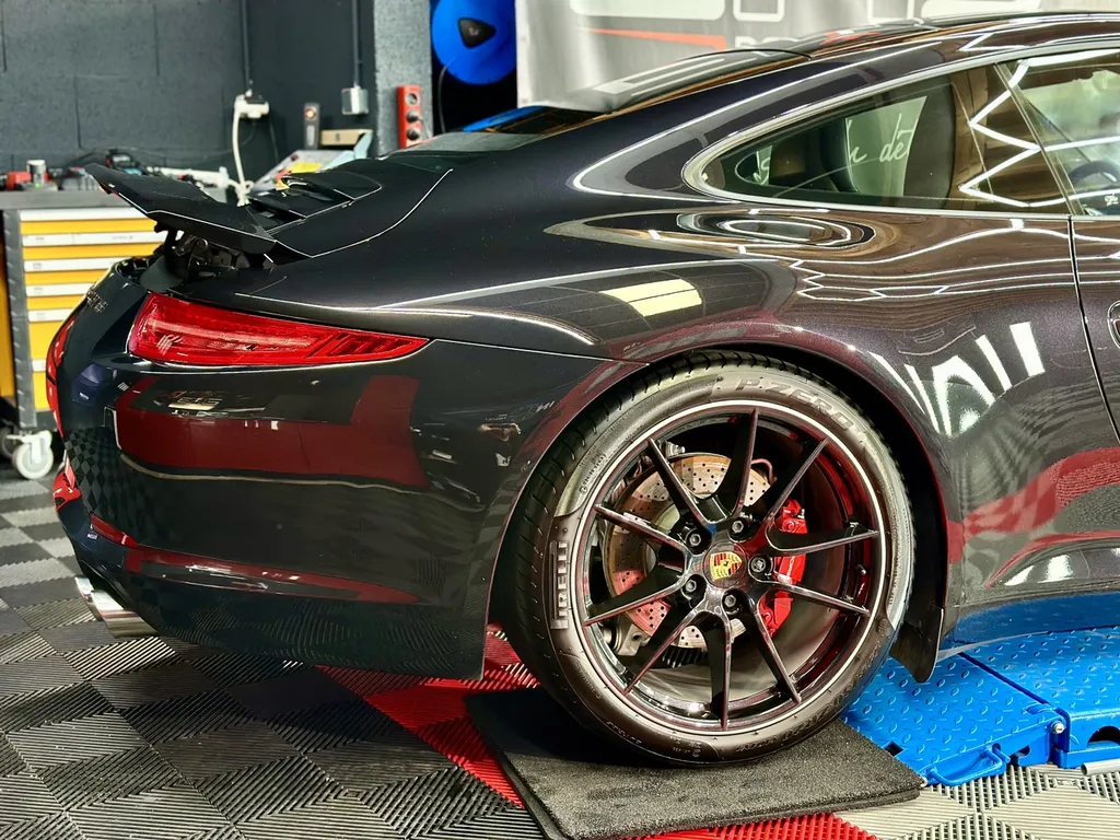 protection contre les rayures impacts film de protection PPF Lyon traitement céramique carosserie Porsche 911