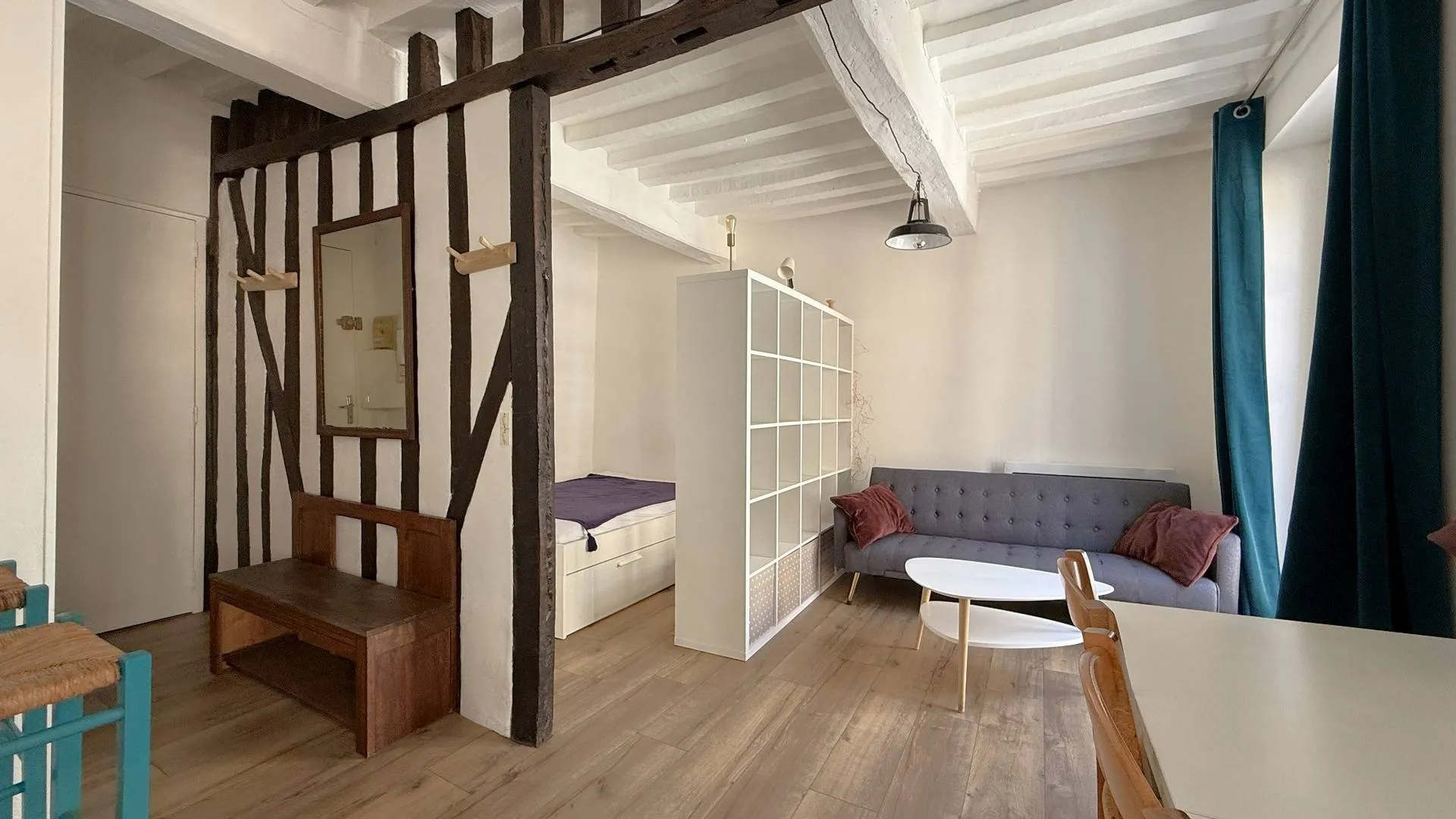 À vendre : studio lumineux de 29 m² en plein cœur de Dieppe, à deux pas de la plage.