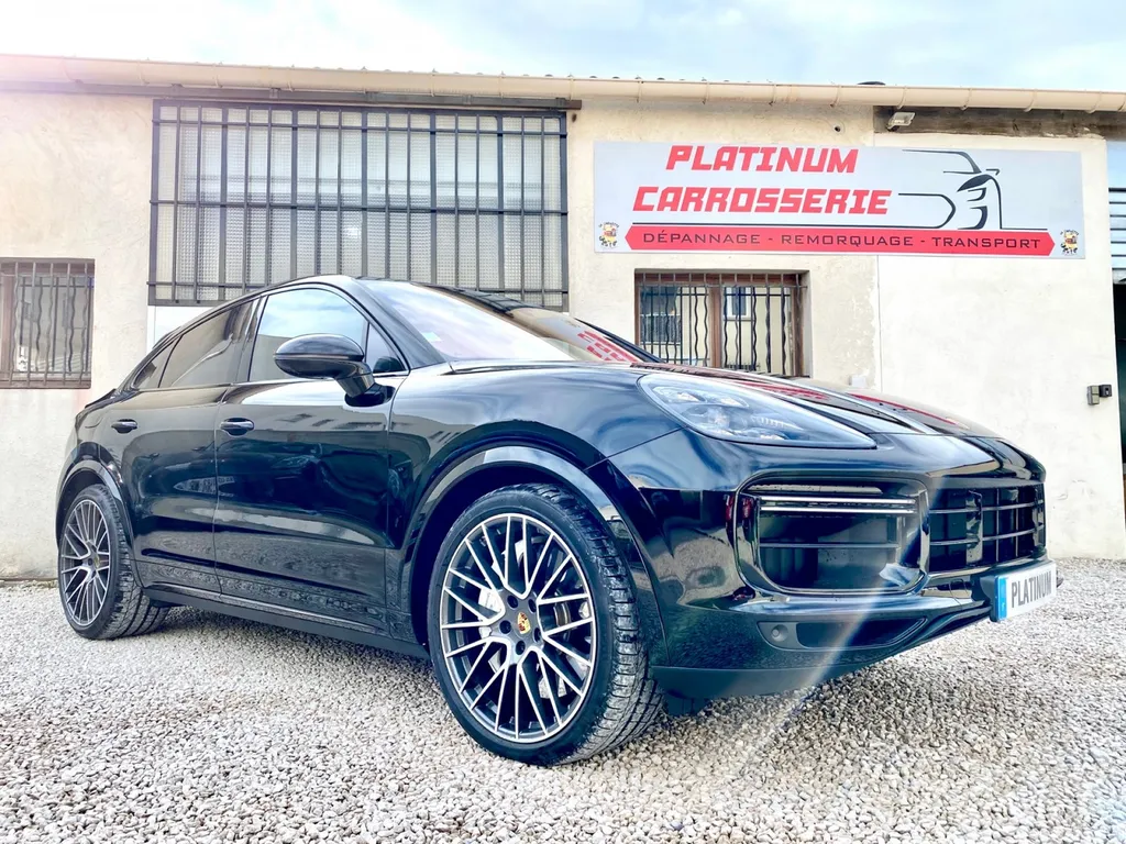 Porsche Cayenne coupé réparation carrosserie à Carnoux Platinum Carrosserie 