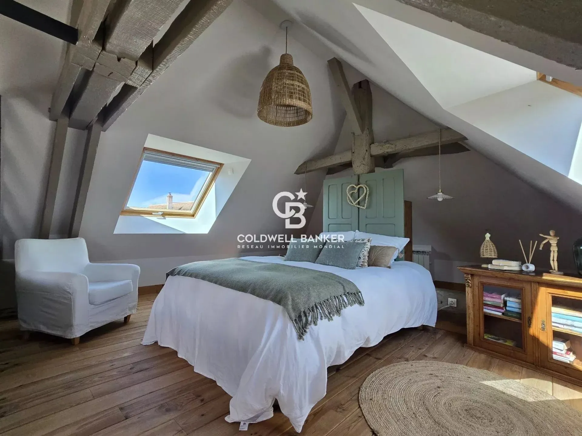 a vendre Maison familiale avec 3 chambres et jardin arboré à La Suze-sur-Sarthe