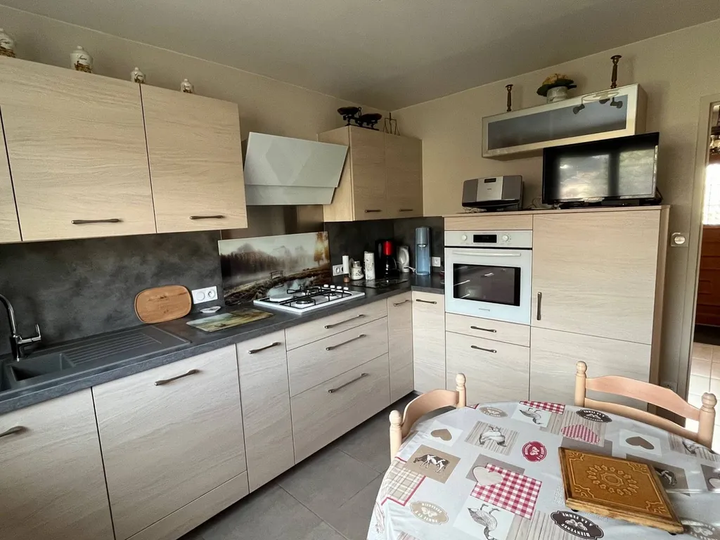 Exclusivité ! Maison viable de plain pied, en excellent état - 3300m² de jardin avec dépendance