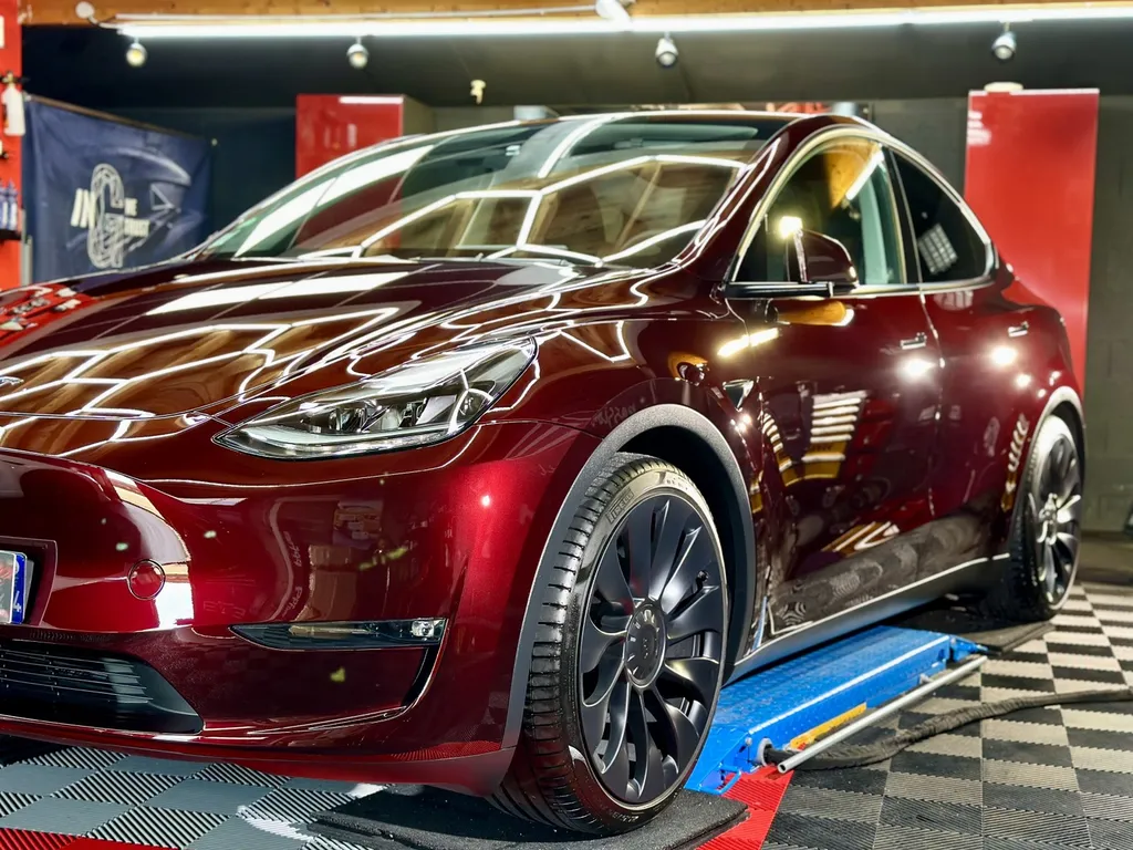 detailing auto Lyon traitement céramique protection PPF face avant contre les rayures Tesla model Y Lyon 