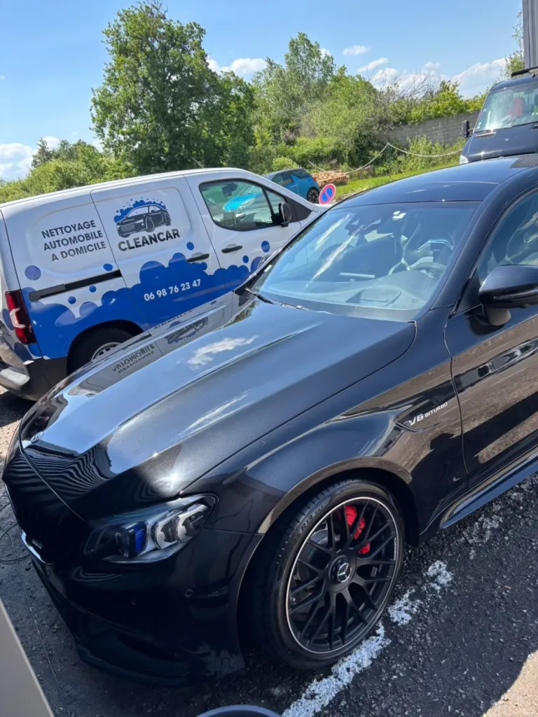 nettoyage intérieur/exterieur avec traitement et protection des cuir et alcantara cette magnifique C63S