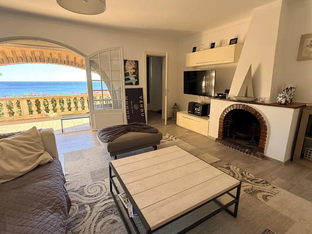 Villa vue mer et accès mer au fort potentiel avec piscine aux Issambres