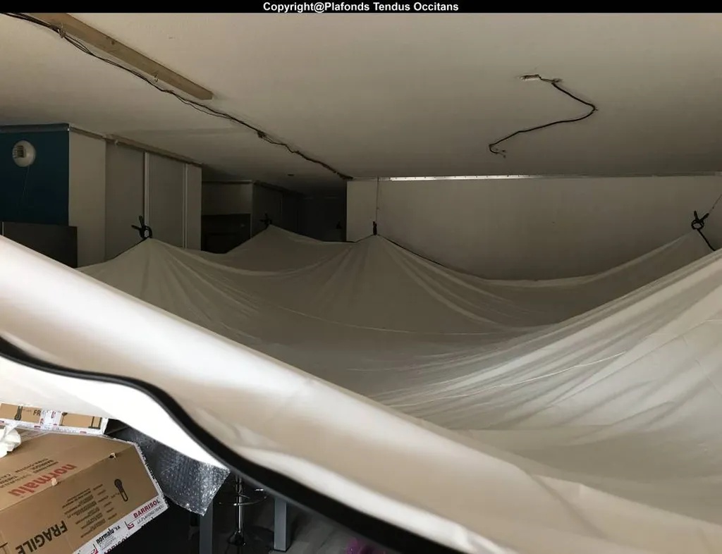 Cloison abattue dans pièce principale - pose plafond tendu BARRISOL Toulouse