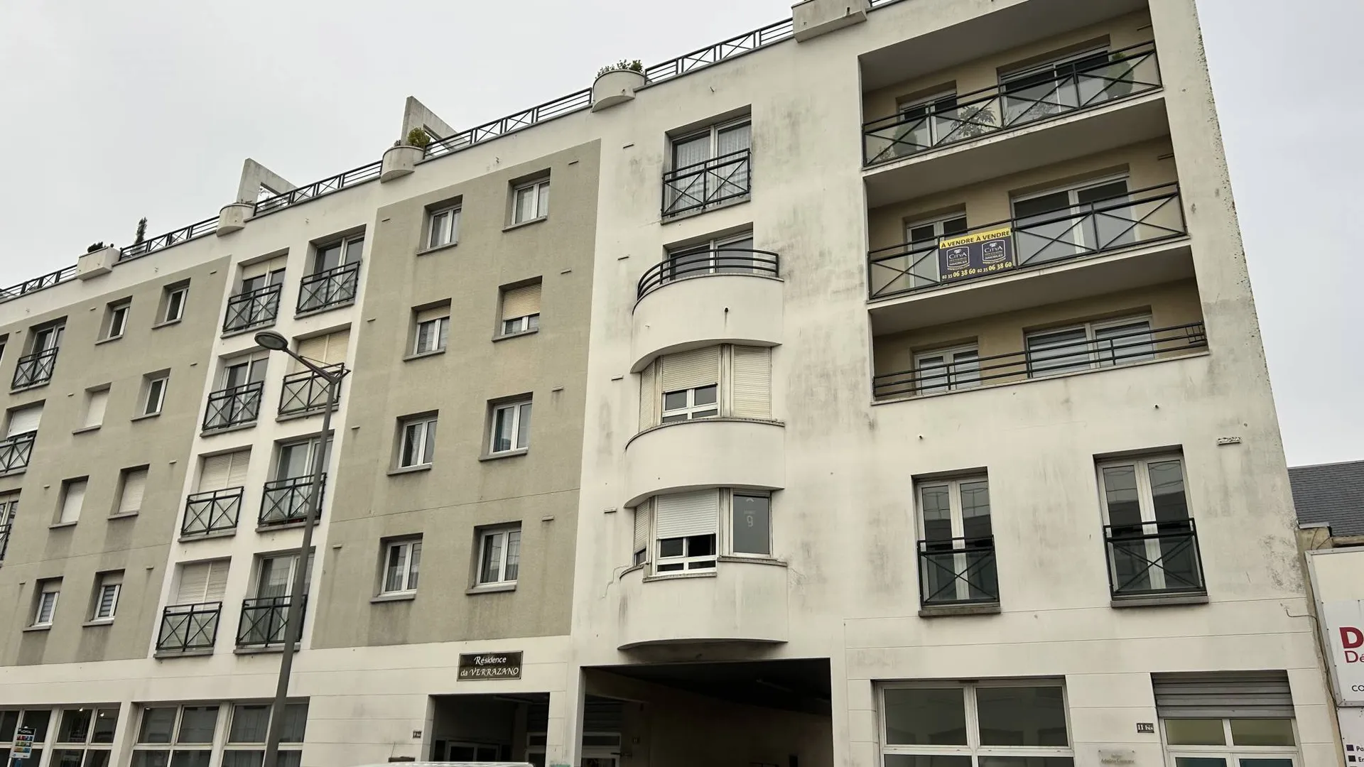 Appartement de type T3 de 74.4m² Carrez, avec balcon et ascenseur et garage, en centre-ville de Dieppe.