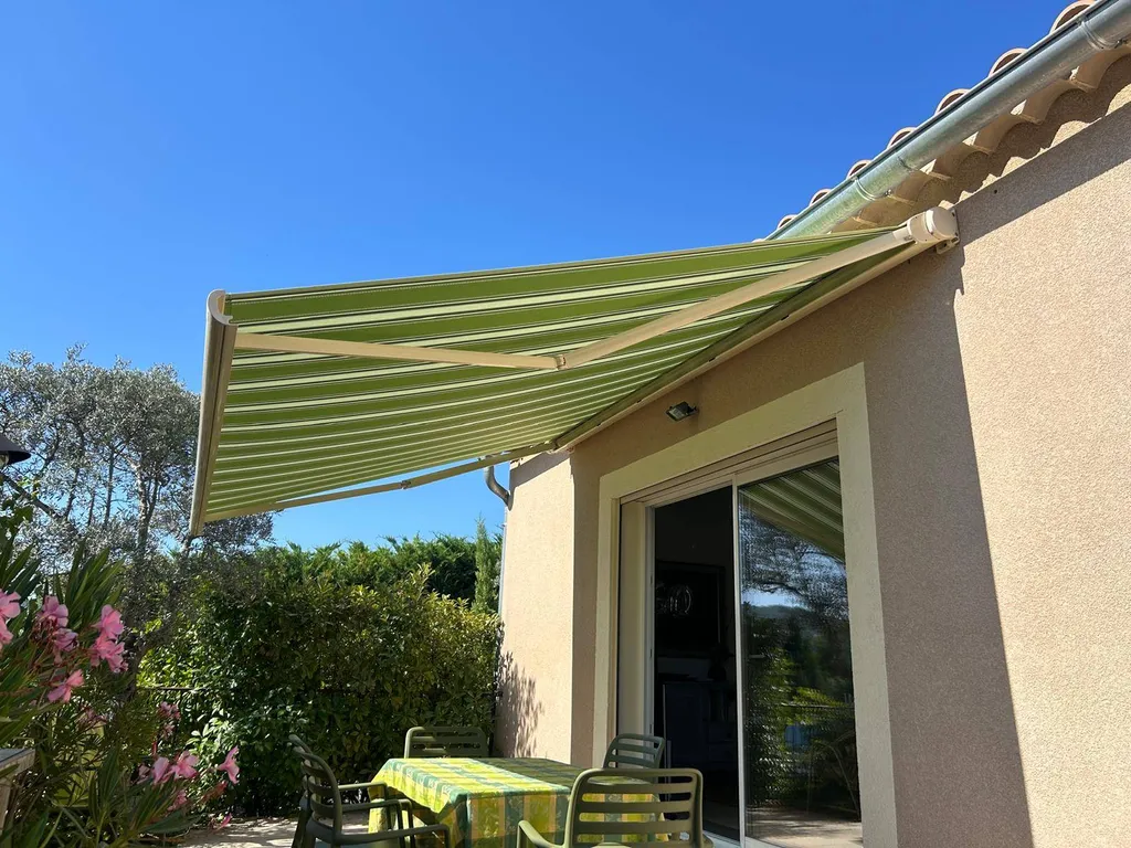 Installation d'un store coffre dans le Luberon