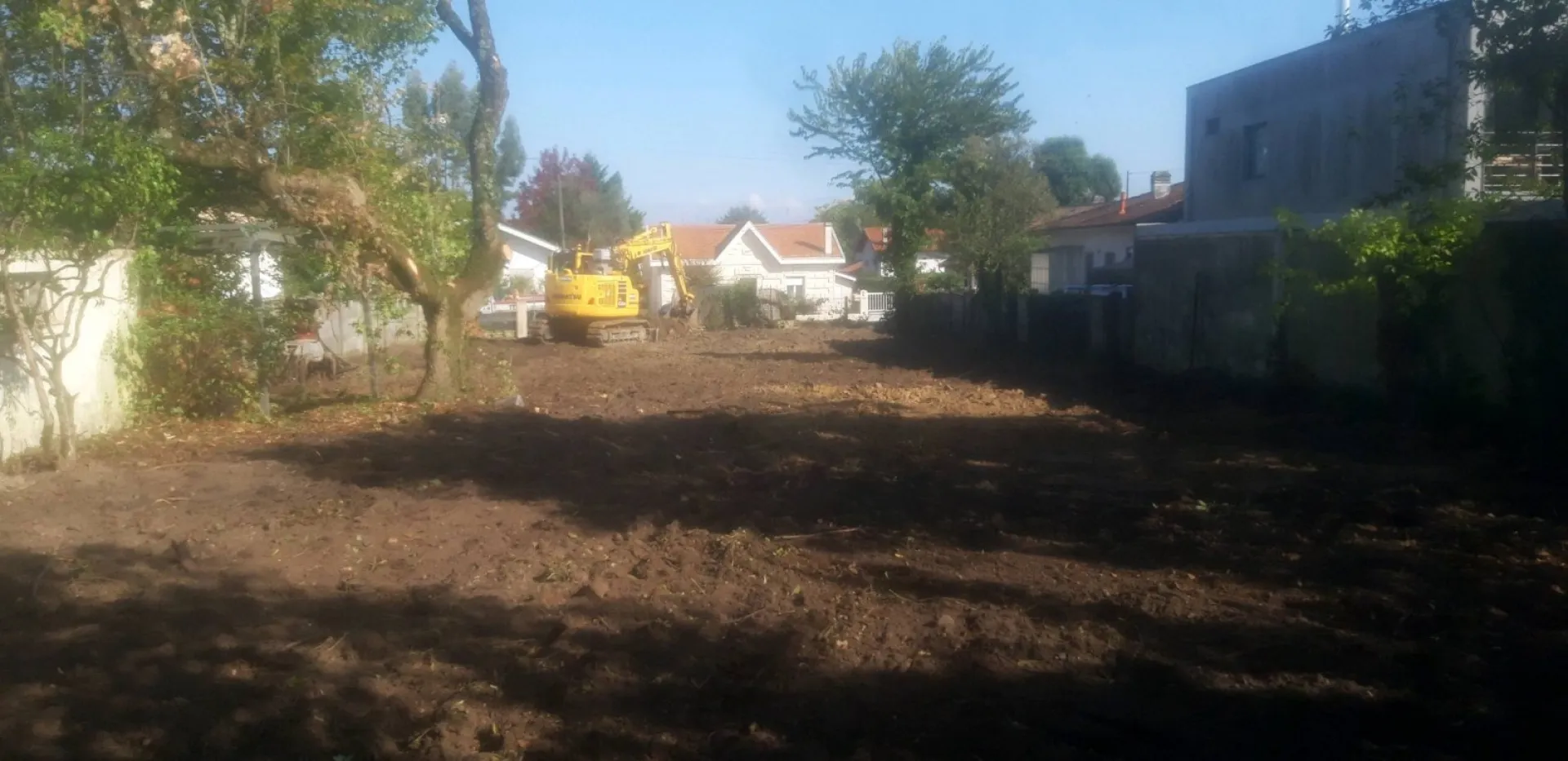 Démolition d une maison à étage  sur la commune de PESSAC