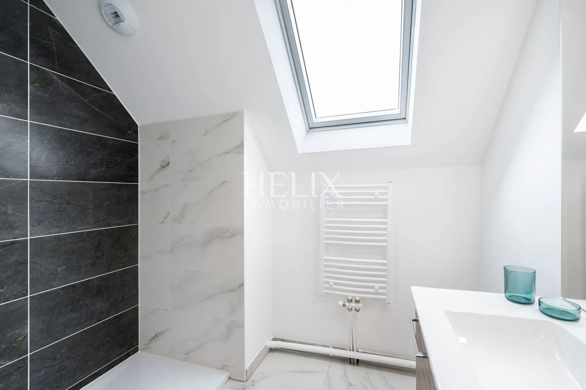 Vivre dans un appartement neuf avec un beau jardin dans un cadre paisible.