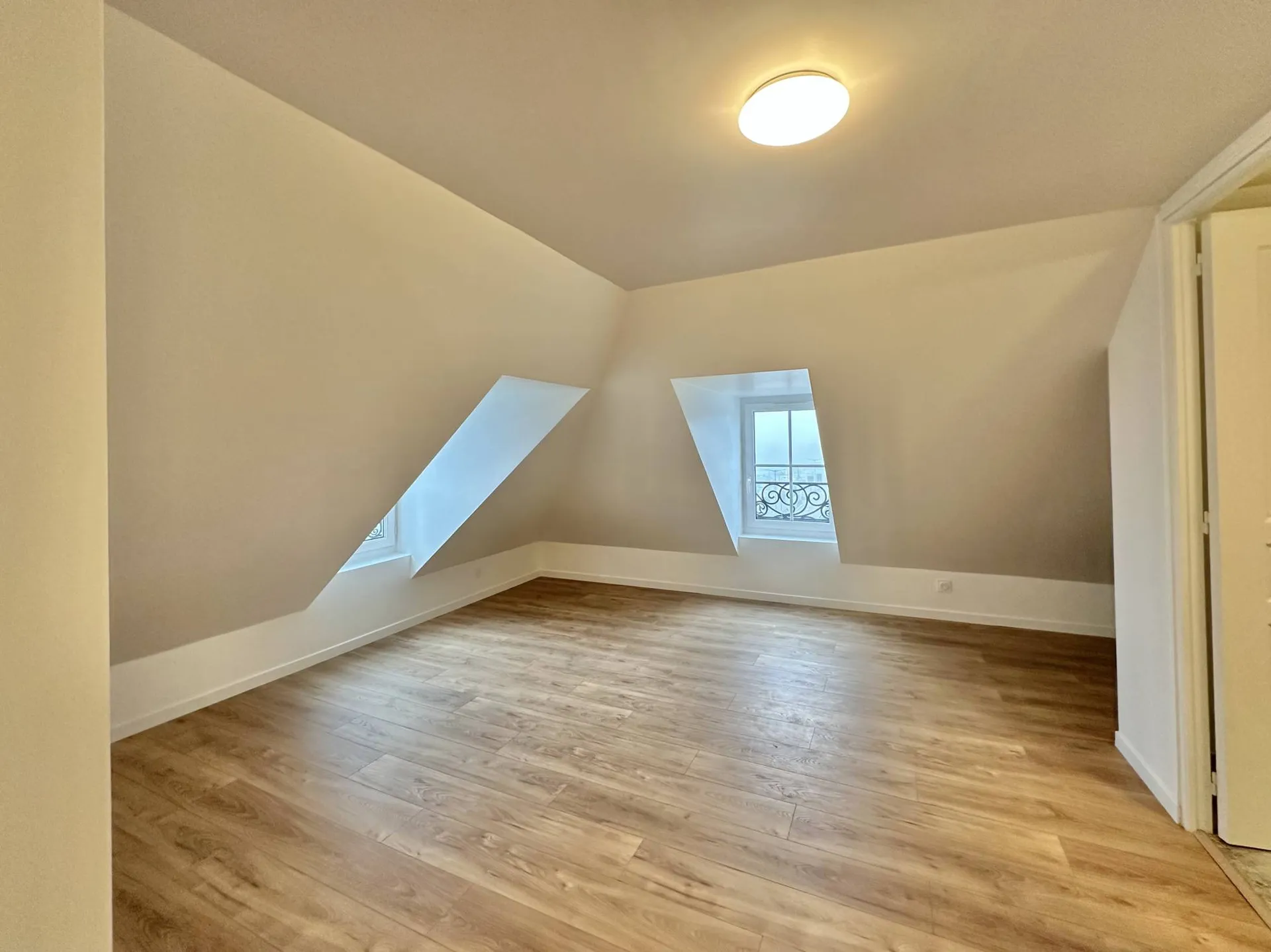 Vendu loué, dernier étage, vue dégagée : Studio cosy de 26,80m² à Dieppe, 76.