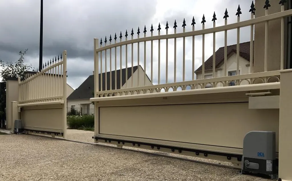 Remplacer un portail en fer forgé en Corse-du-Sud : la collection Héritage de Tschoeppe, l'esthétique traditionnelle sans les contraintes de l'acier