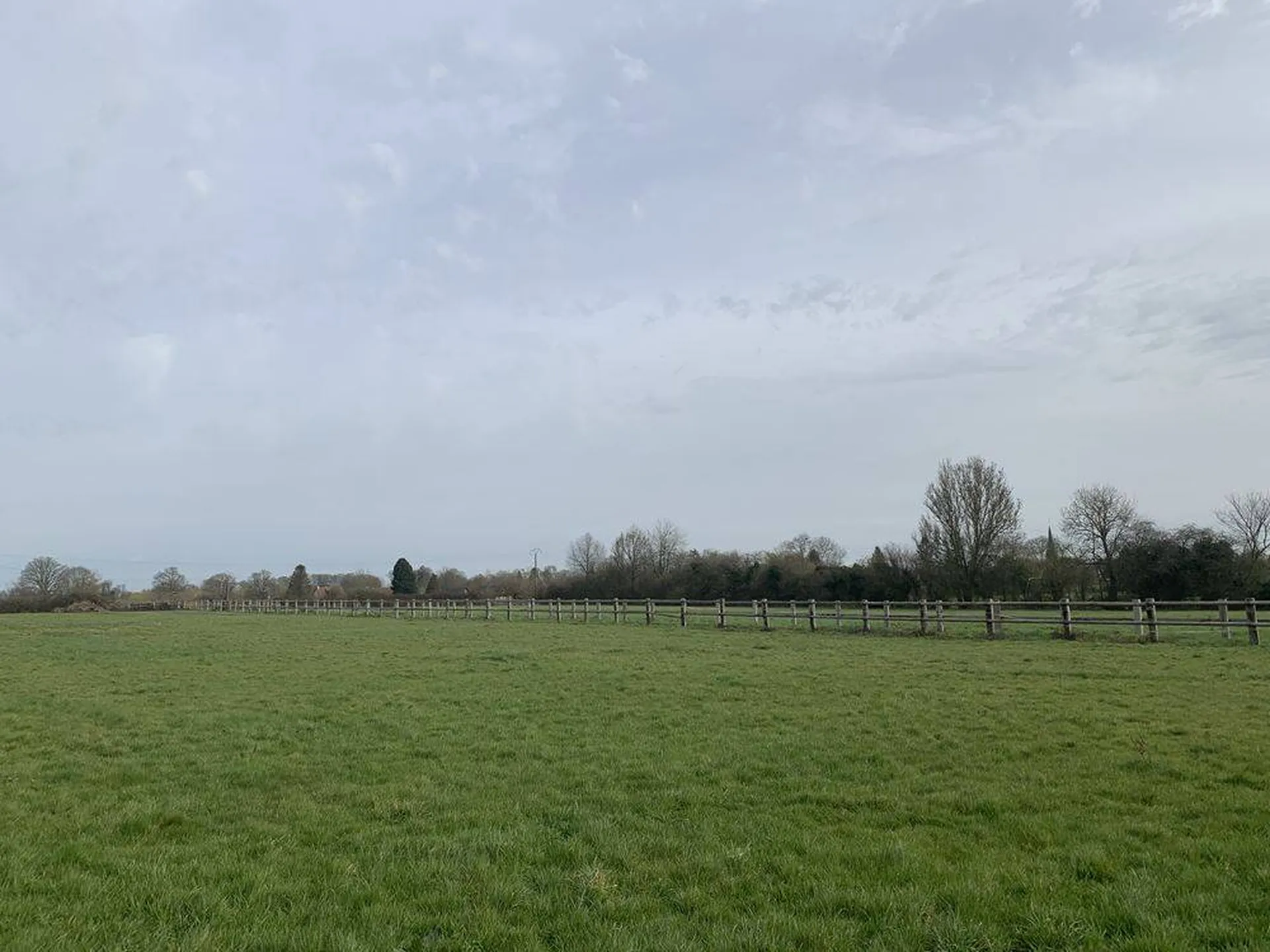 L’Agence Immobilière Terres et Demeures de Normandie située à Lisieux 14100, 41 avenue Victor Hugo, vous propose de venir découvrir dans l'un des plus beaux villages du PAYS D'AUGE avec tous ses commerces, à 10 mn au Nord de LISIEUX 14100 et moins de