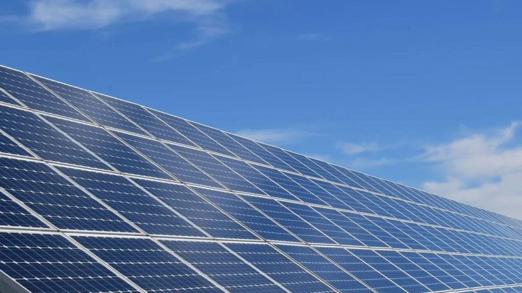 Installation de photovoltaïques pour votre entreprise à Aubagne pour devenir libre de votre électricité grâce à Provence Energie Solaire Services