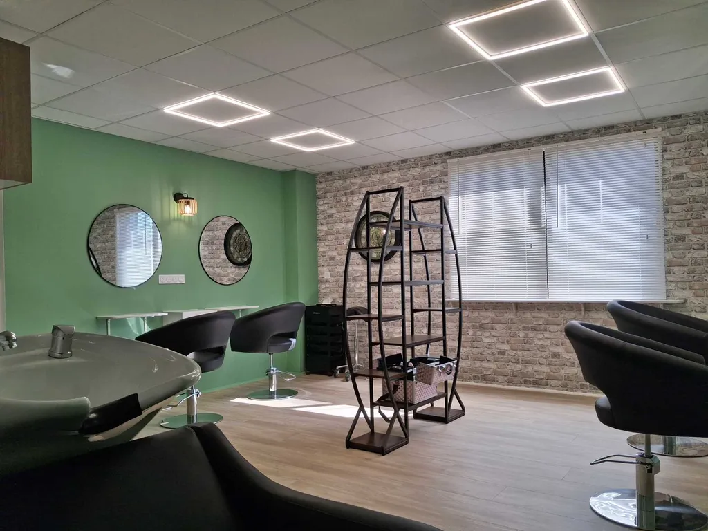 A venir coiffure avec coloration, balayage et soins revitalisants Head Spa en salon cocooning à Pessac